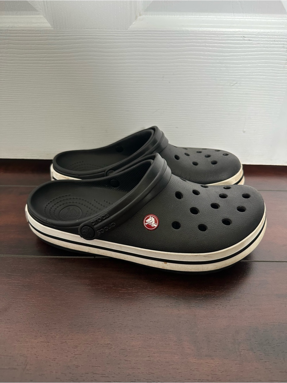 Size 10 Crocs Women’s Crocs and Clogs Black White Comfort Slip On Shoes - Picture 3 of 10